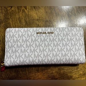 Michael Kors Jet Set Travel Large Continental Wallet